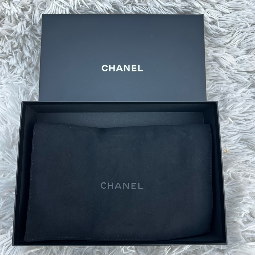CHANEL Black Coco Mail Clutch Quilted Calfskin with Gold Chain - Picture 2 of 16